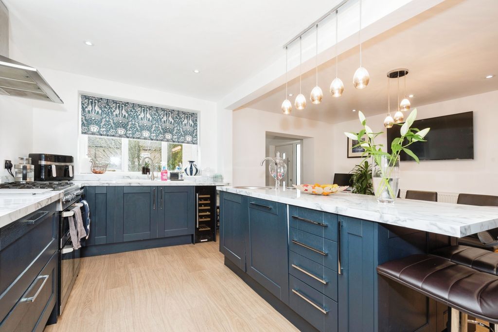 Property photo 3 of 15 Kitchen/Dining Room
