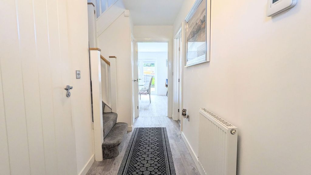 Property photo 2 of 35