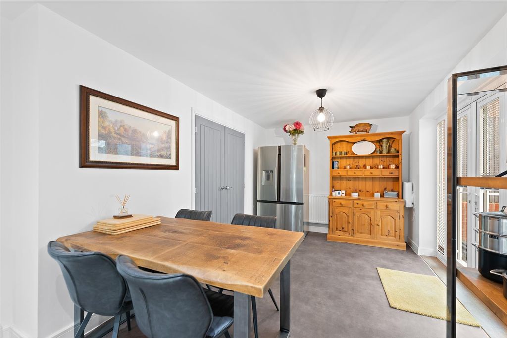 Property photo 3 of 33 2 Edale Drive-26.Jpg