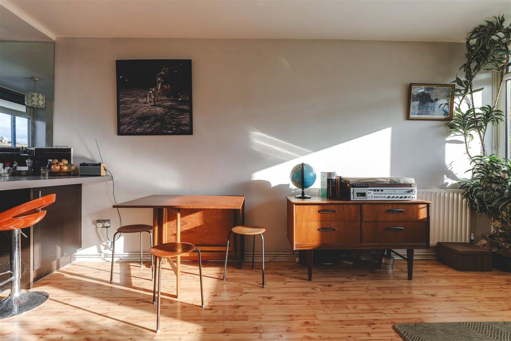 Property photo 2 of 21 Barnes House-8.Jpg