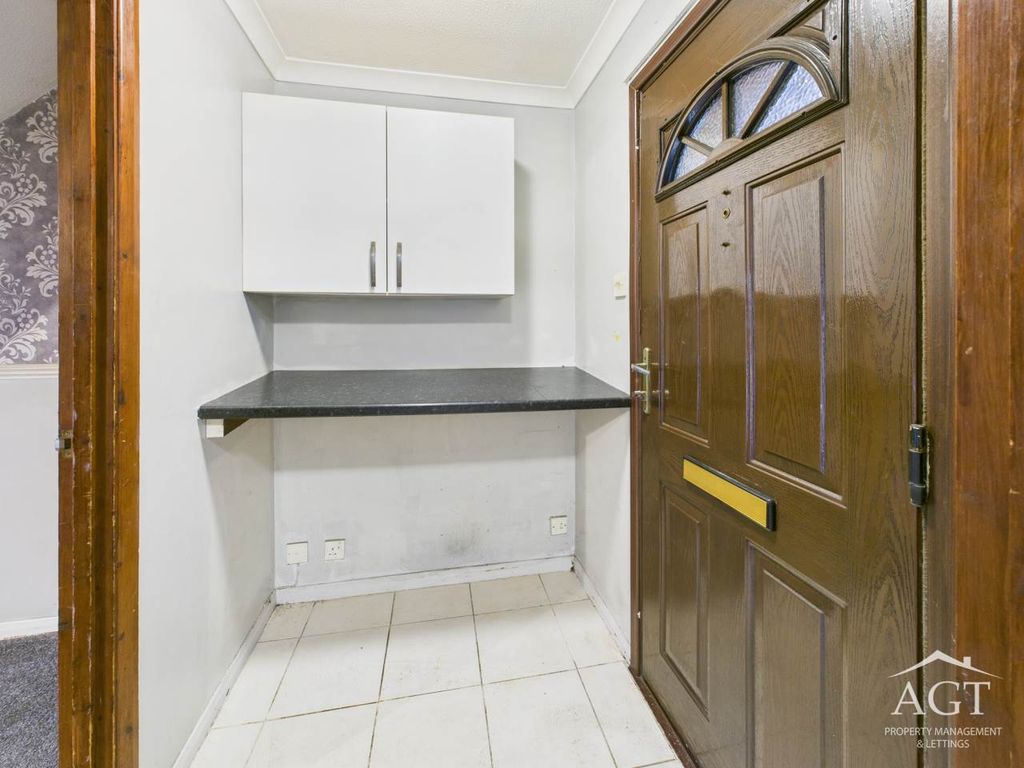 Property photo 2 of 14 Entrance Hall