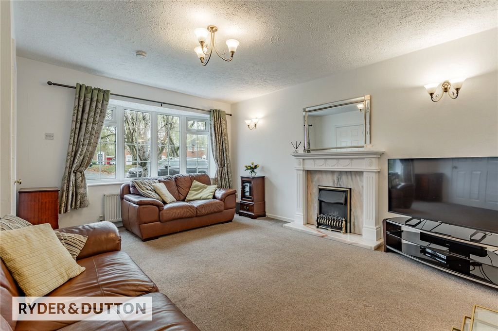 Property photo 2 of 22 Living Room