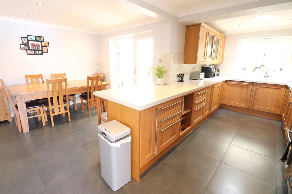 Property photo 3 of 38 Picture No. 17