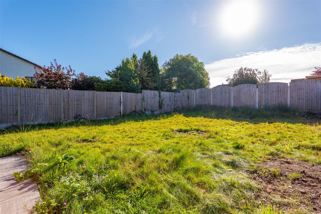 Property photo 3 of 44 Garden