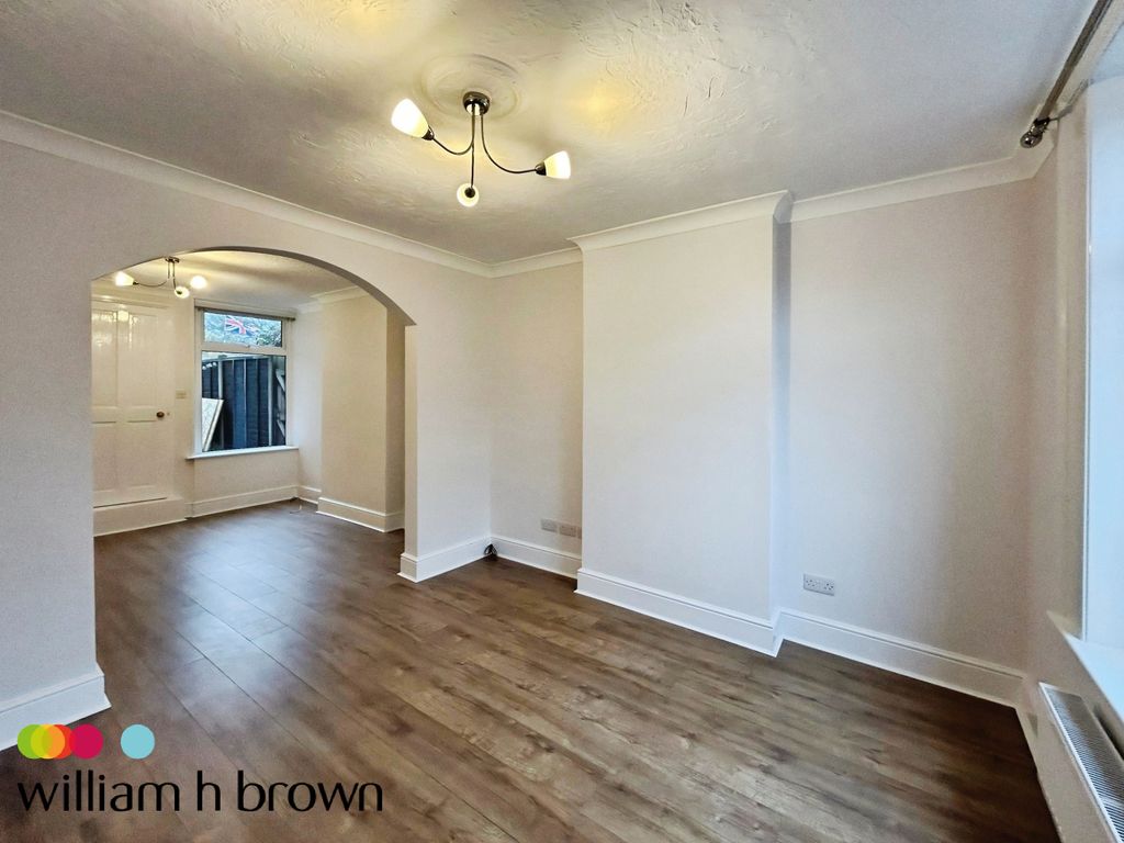 Property photo 2 of 16 Bedroom