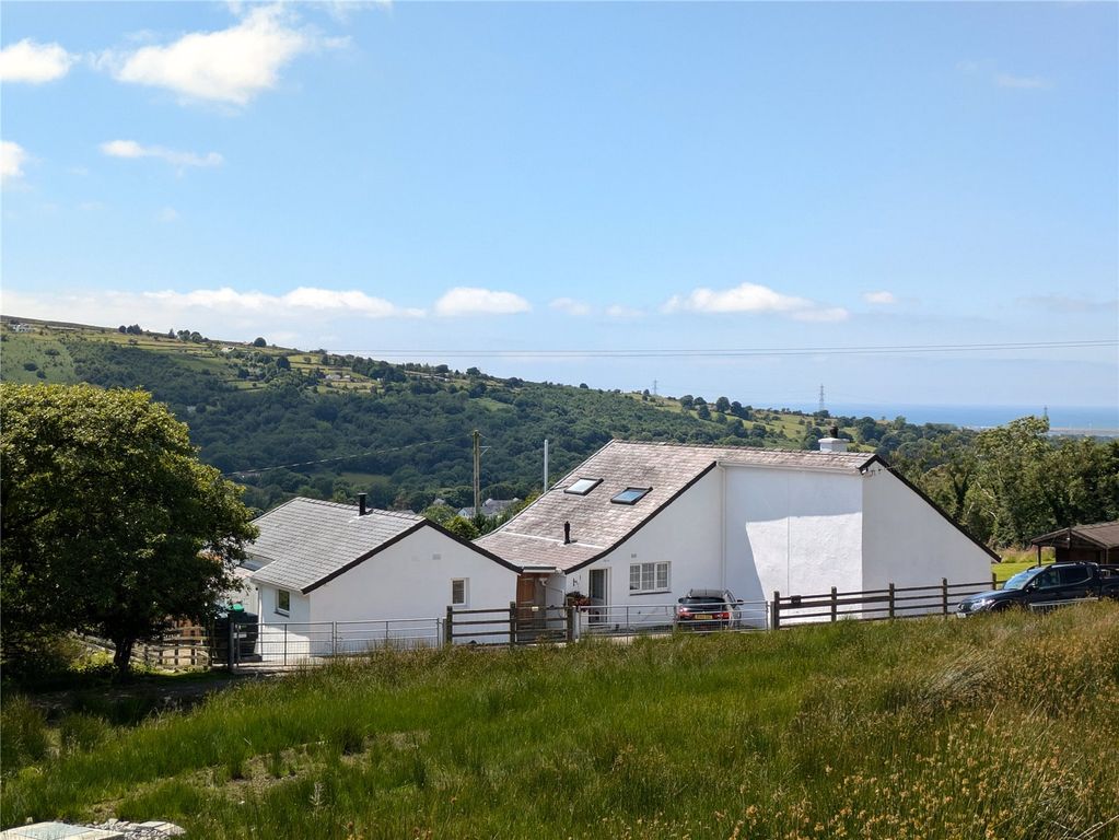 Property photo 1 of 55 Picture No. 05