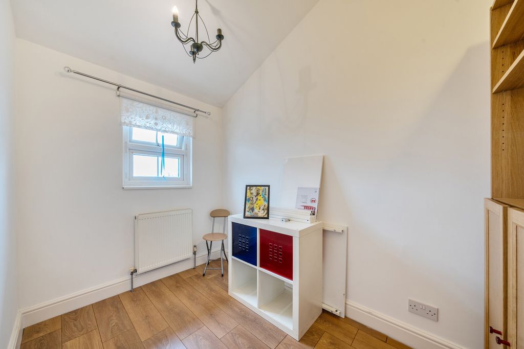 Property photo 3 of 10 Bedroom