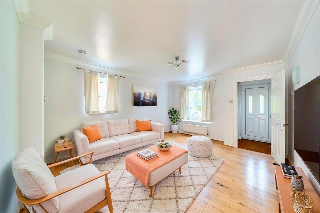 Property photo 2 of 11 1462920-4-6A03319B4c246 - Living Room - Standard -