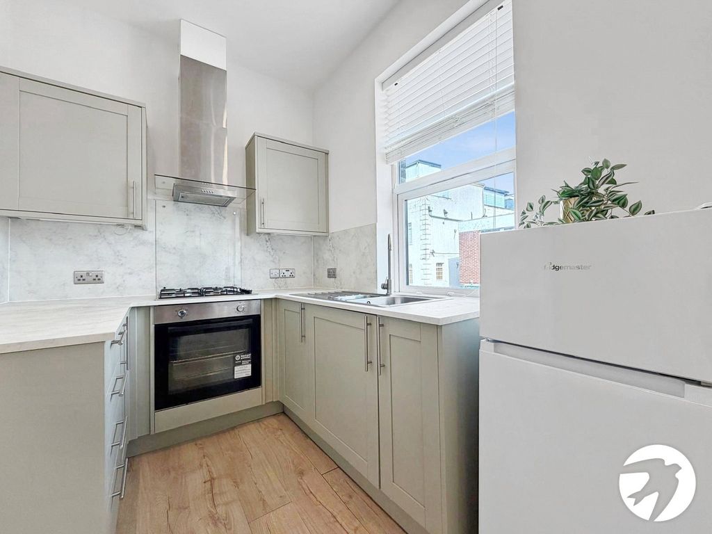 Property photo 2 of 10 Kitchen