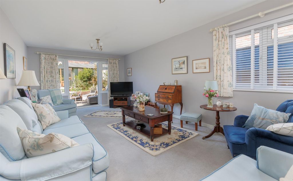 Property photo 2 of 28 Sitting Room