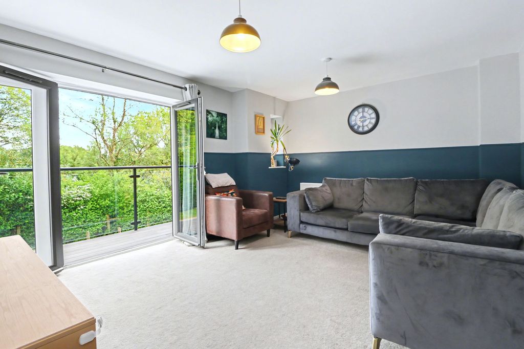Property photo 3 of 18