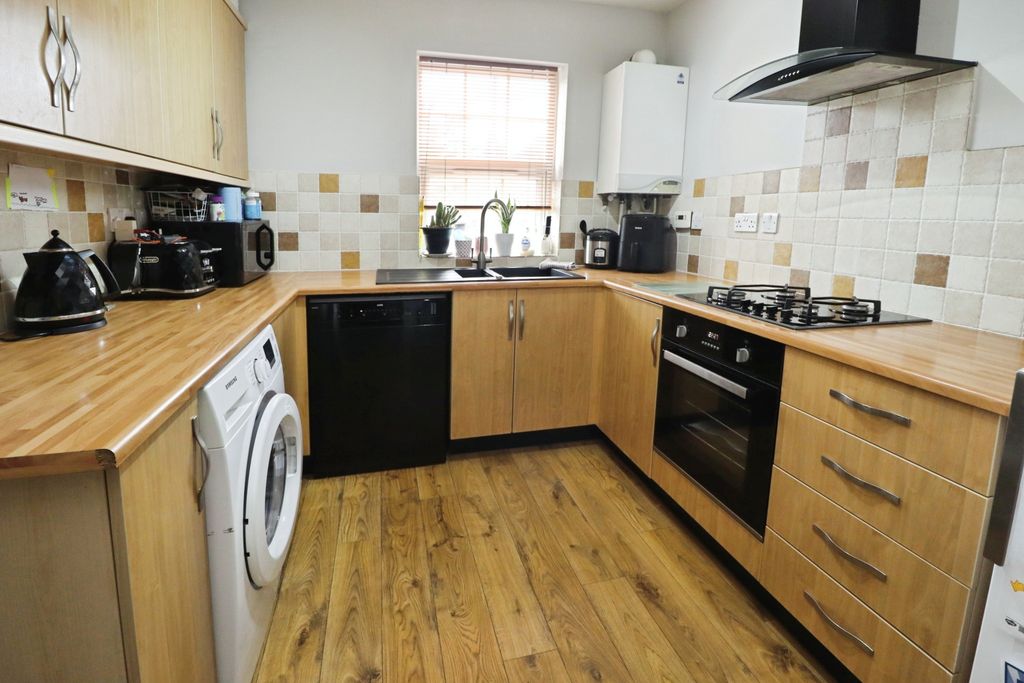 Property photo 2 of 11