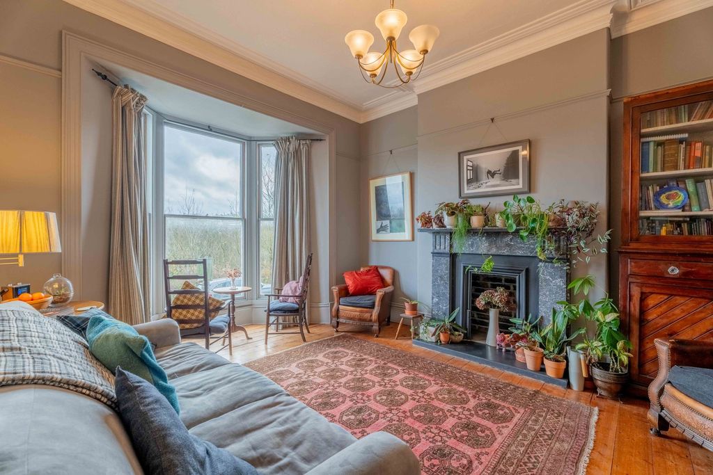 Property photo 1 of 32