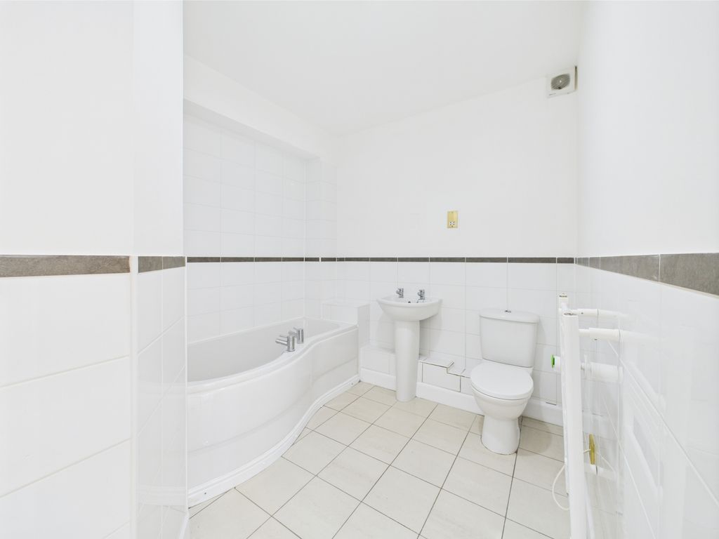 Property photo 3 of 12 Cam01740G0-Pr0391-Still016
