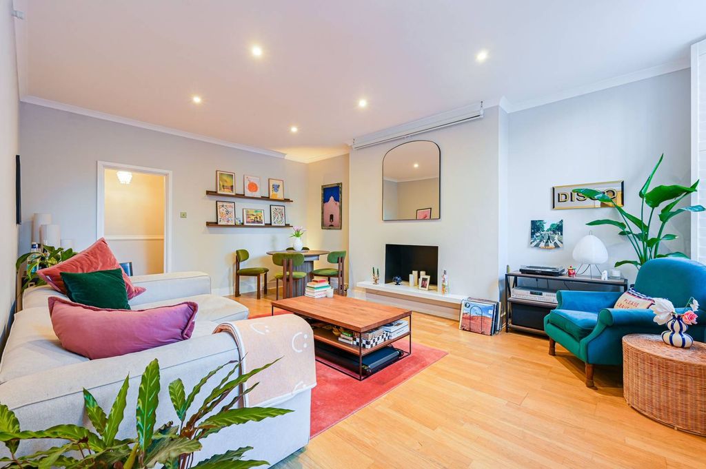 Property photo 2 of 28