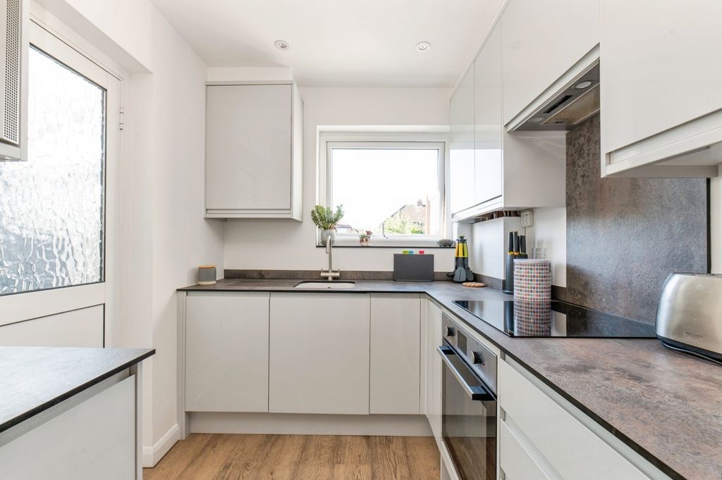Property photo 3 of 16 Kitchen