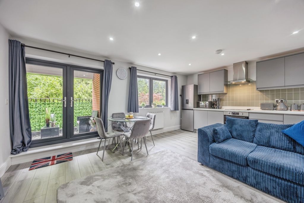 Property photo 3 of 17 Pbox-Img.Jpg