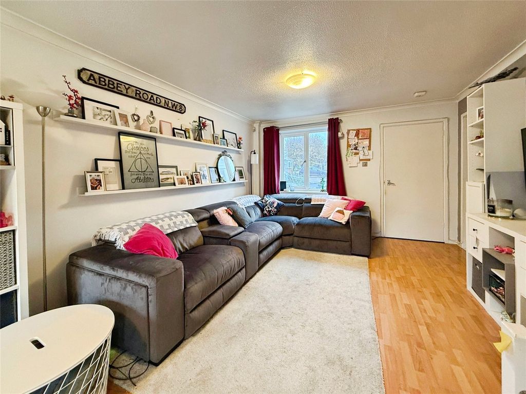 Property photo 2 of 16 Picture No. 15