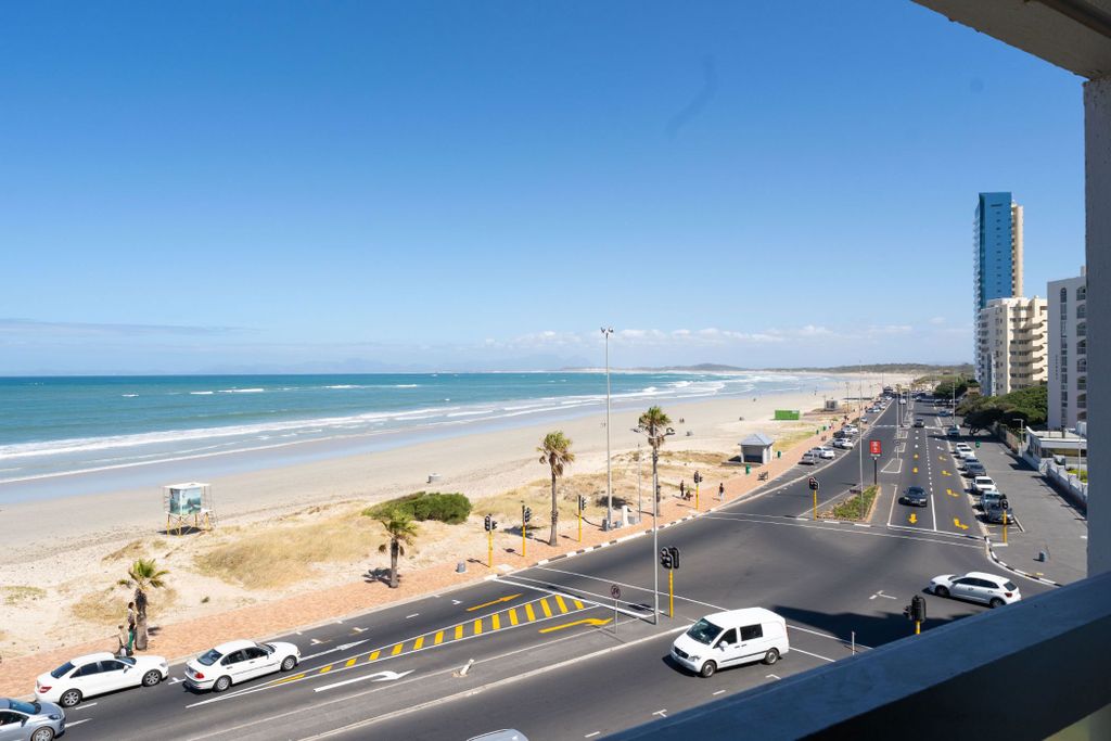 Property photo 3 of 26 Sw1727927