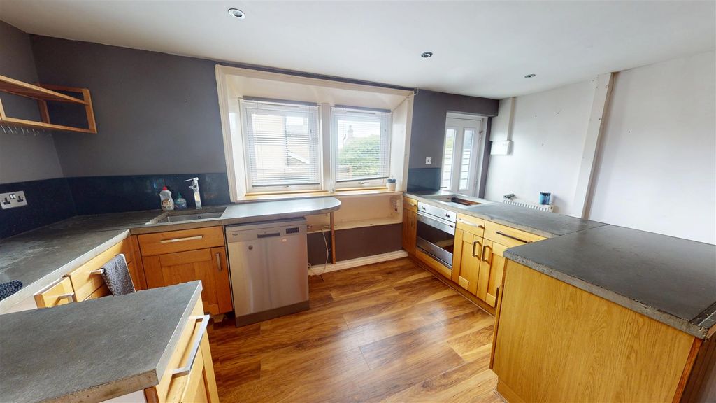 Property photo 3 of 11 Dining Kitchen