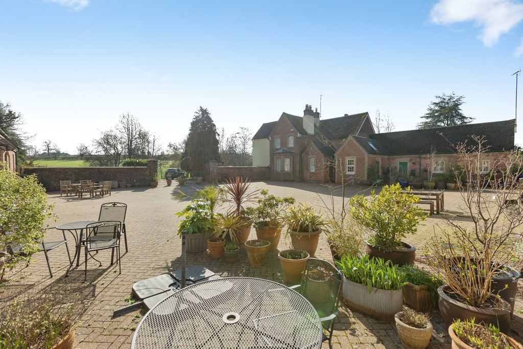 Property photo 3 of 17 Pbox-Img.Jpg