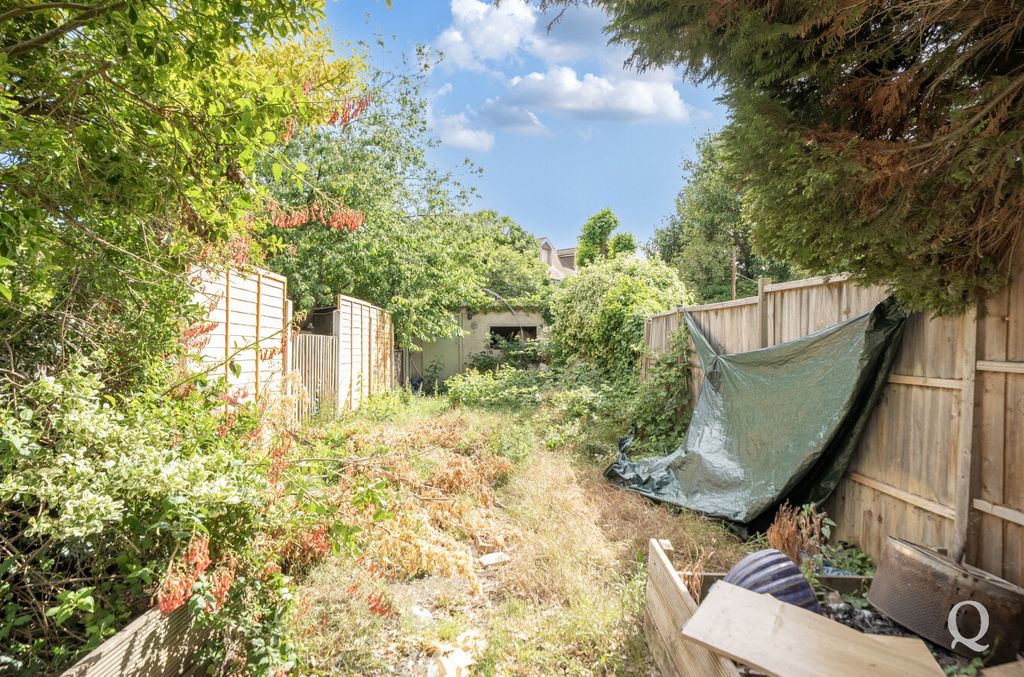 Property photo 3 of 20 E3010582-6767-461...