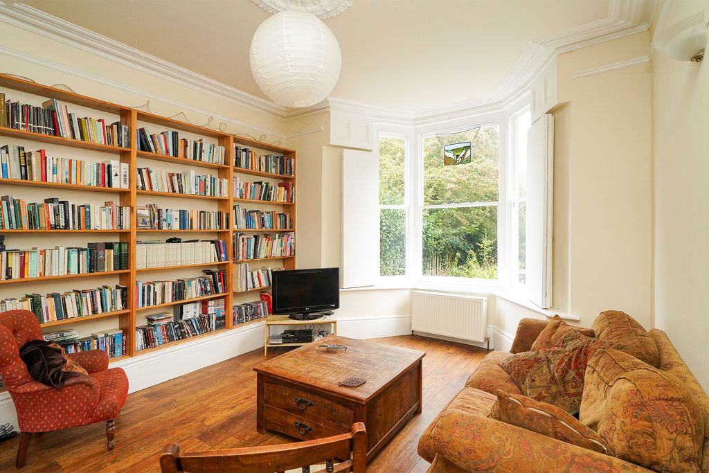 Property photo 3 of 25