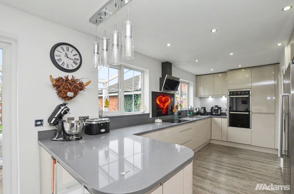 Property photo 1 of 33