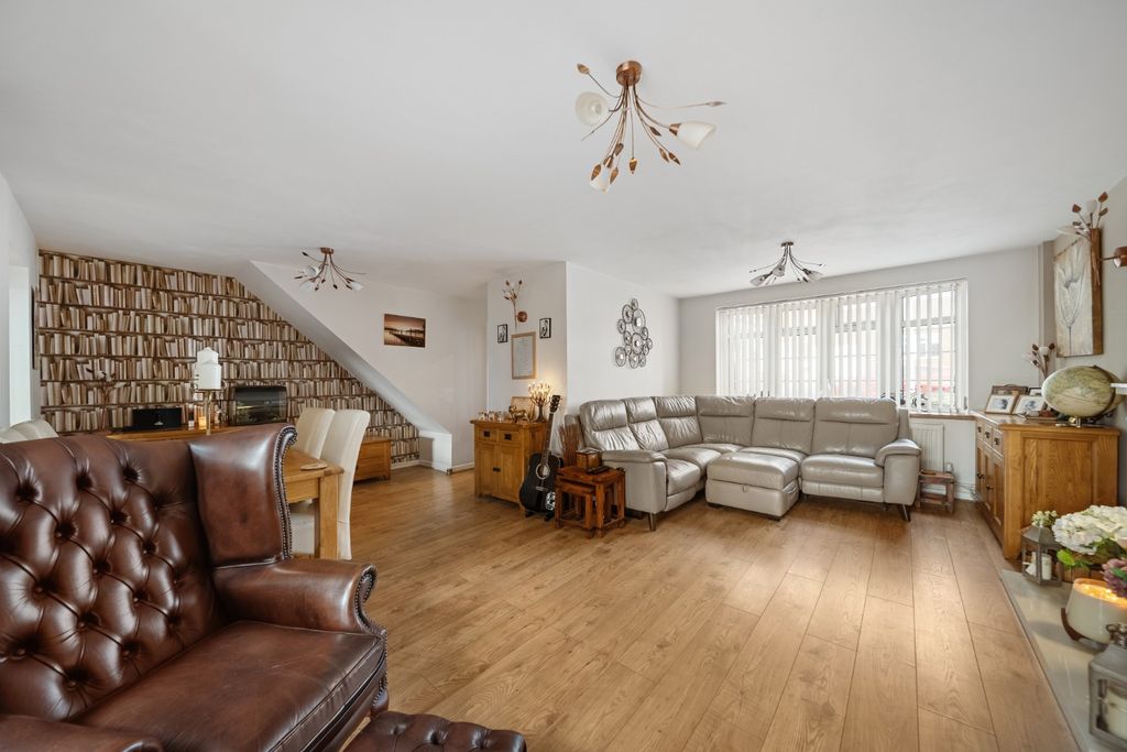 Property photo 2 of 24 4675903