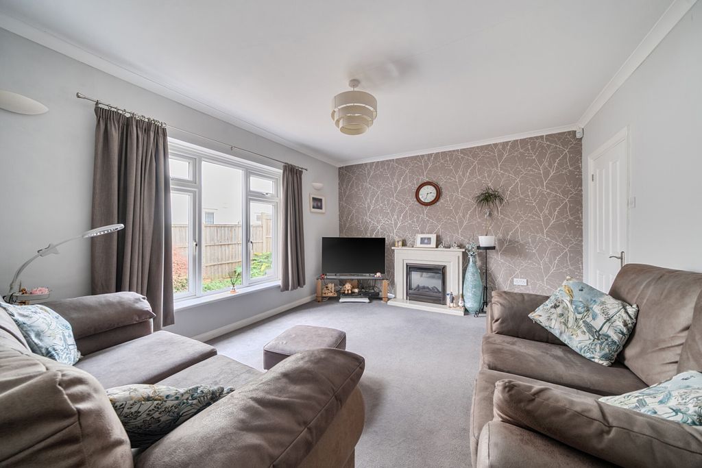 Property photo 2 of 21 1380475-2-6913652...