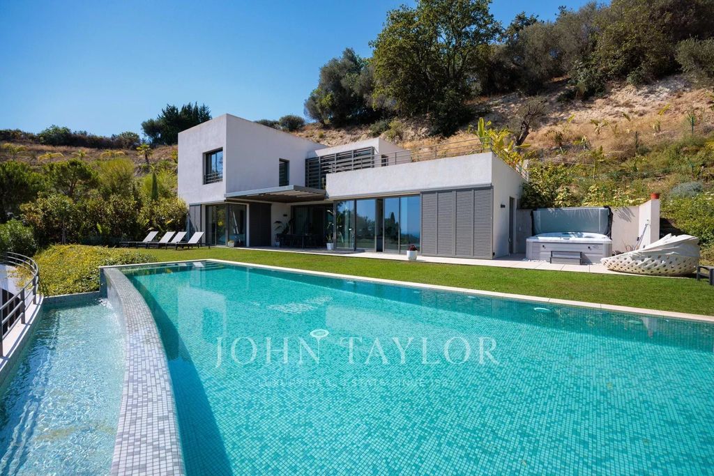 Property photo 1 of 6 Nice Gairaut - Modern Villa - Panoramic Sea View - Swimming Pool