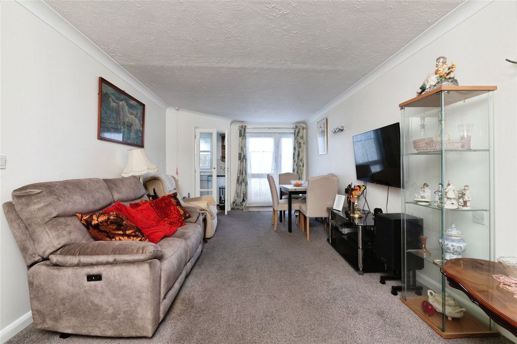 Property photo 2 of 12 Lounge