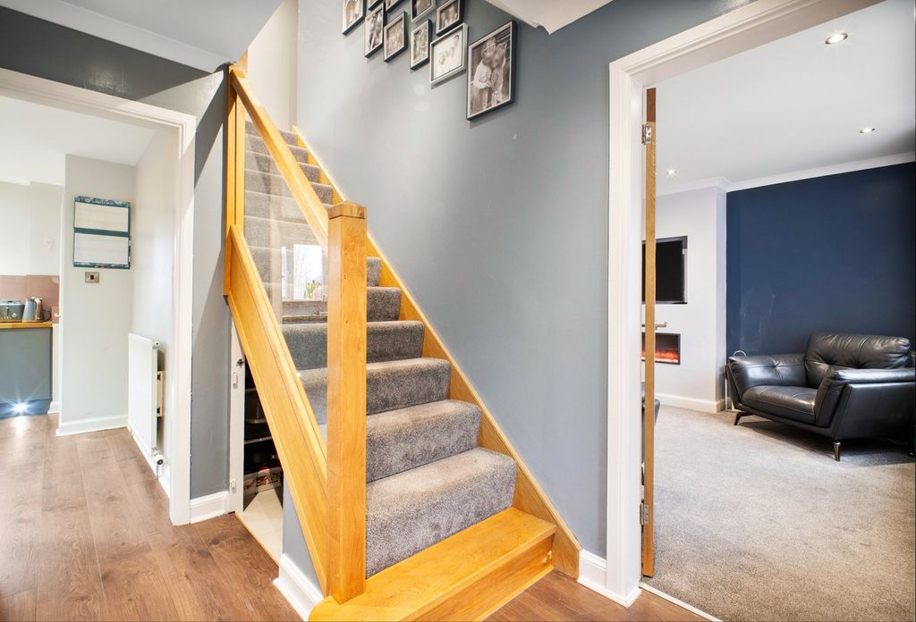 Property photo 2 of 26