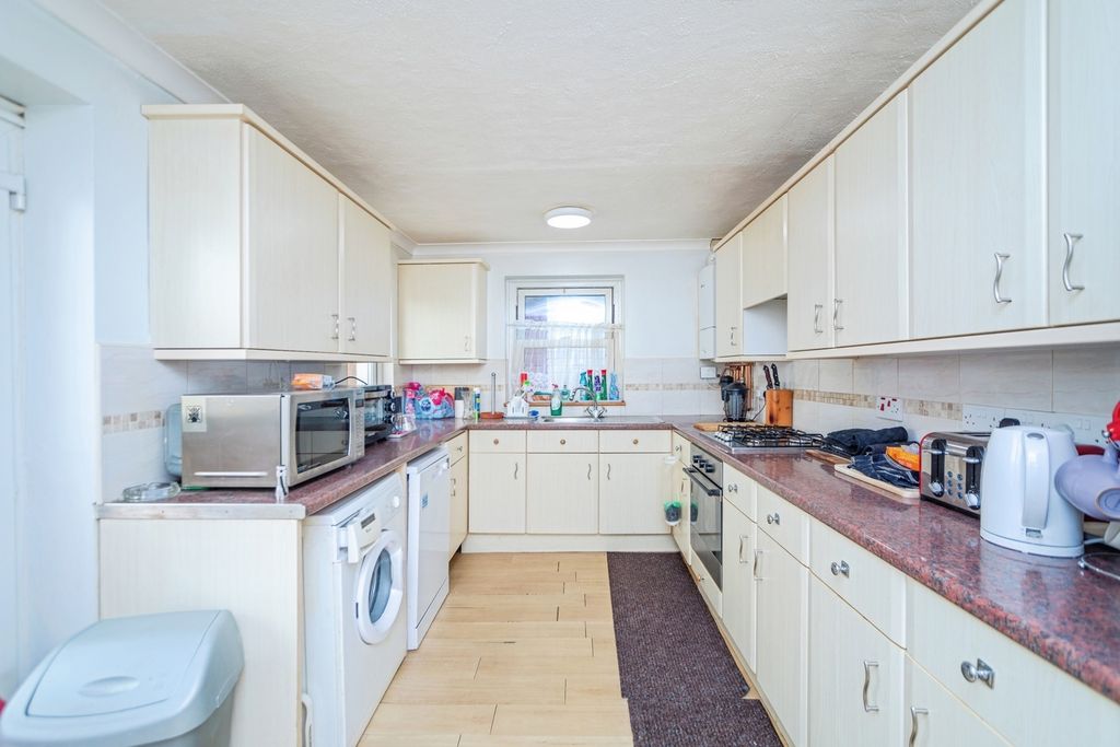 Property photo 3 of 17 Photo