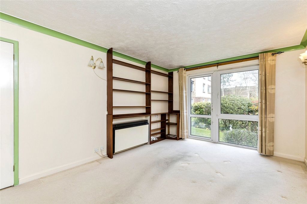 Property photo 2 of 11 Lounge