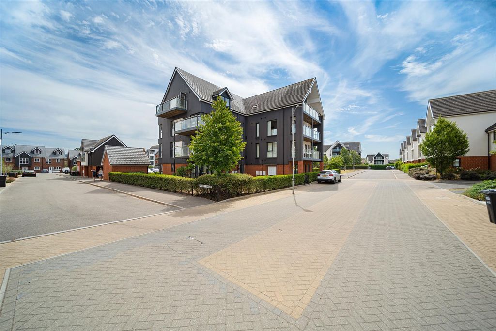 Property photo 2 of 15 Huxley Drive-17.Jpg