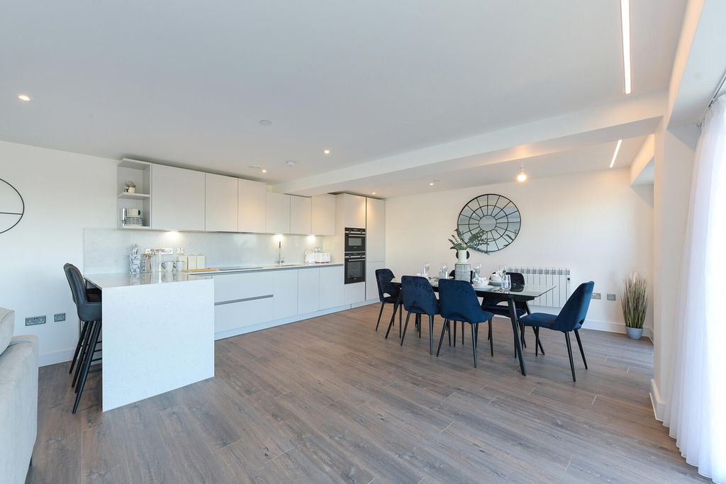 Property photo 2 of 14 Kitchen