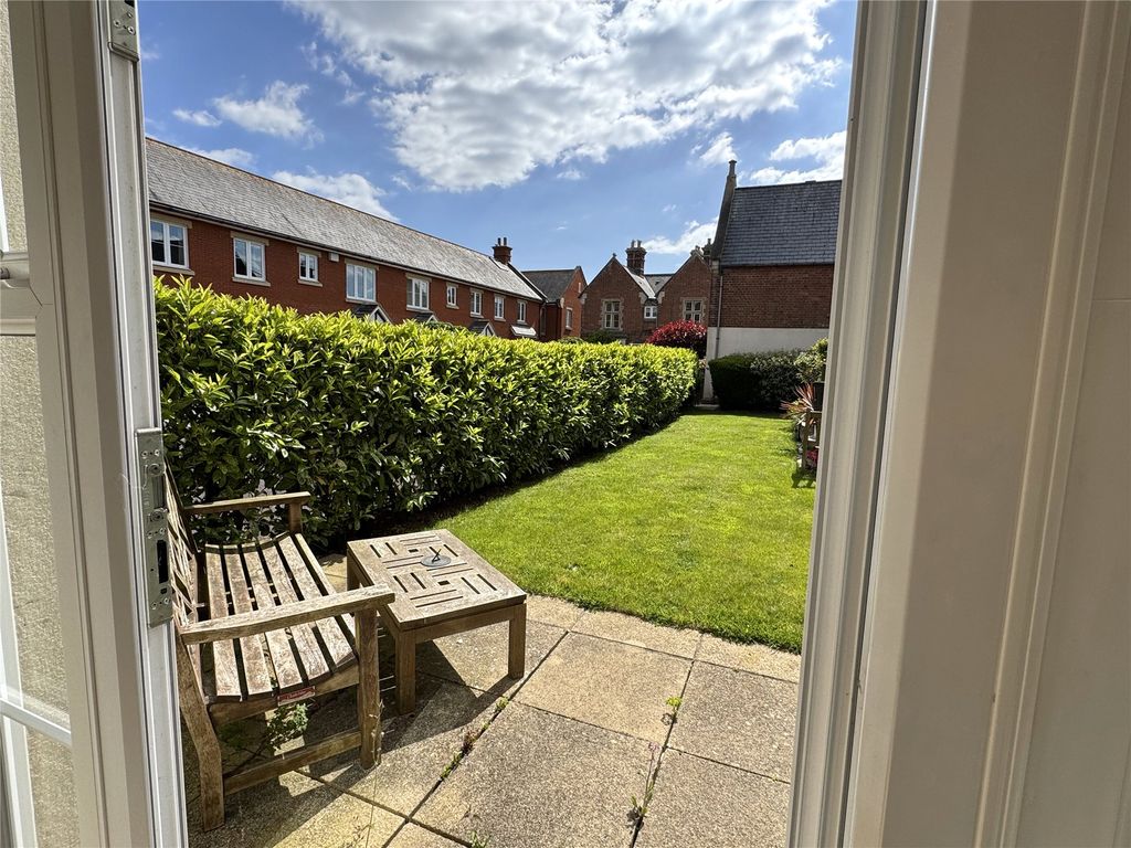 Property photo 3 of 13 Garden Space