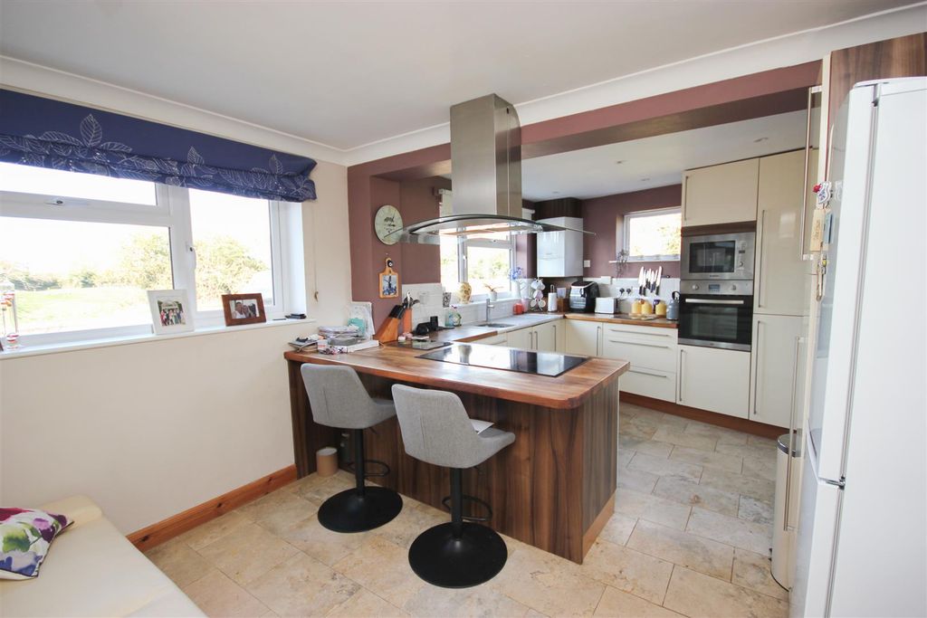 Property photo 3 of 18 Kitchen 2.Jpg