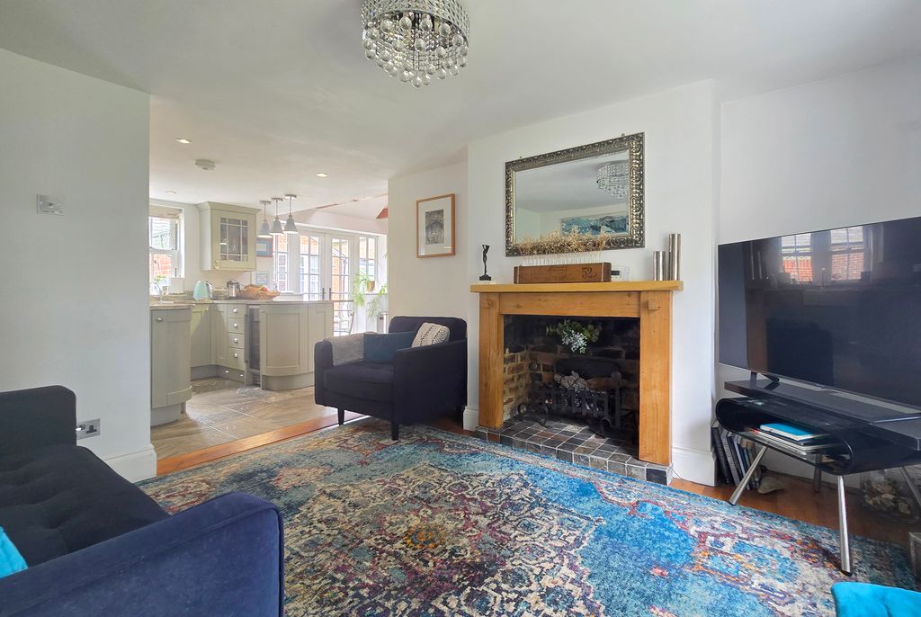 Property photo 2 of 19 Meadowside Sitting Room 2