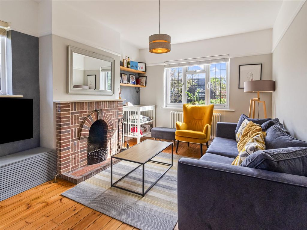 Property photo 3 of 35 95 Lansdown Road-005.Jpg