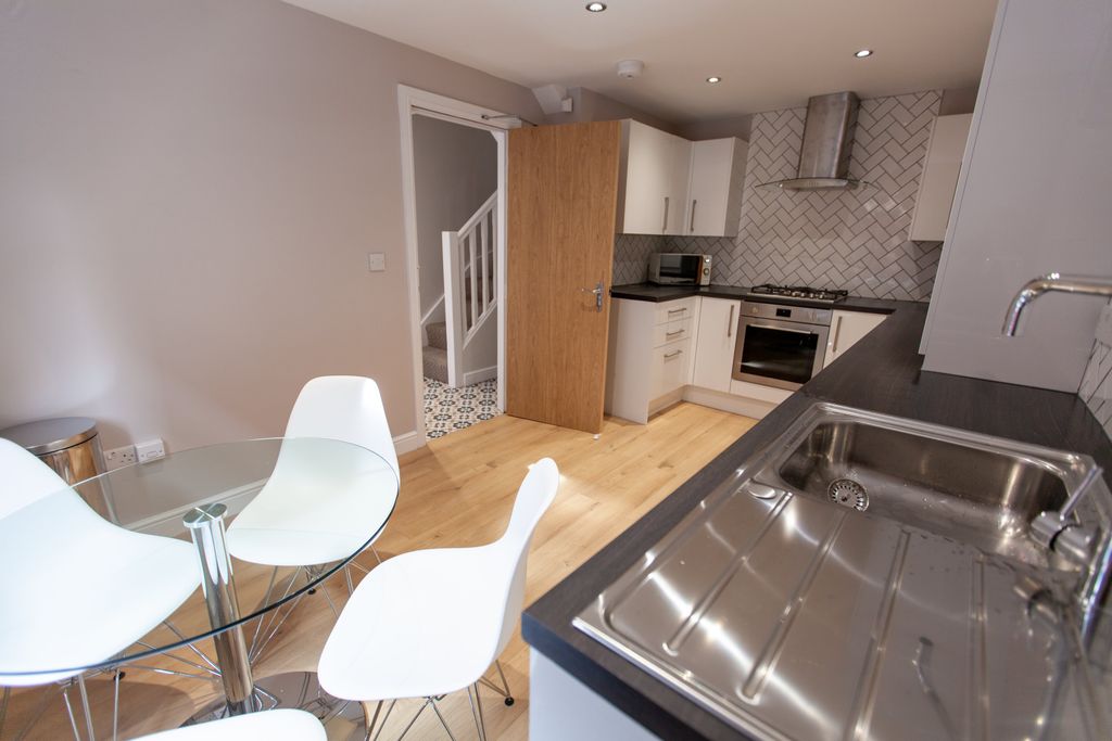 Property photo 3 of 11 Img_8629