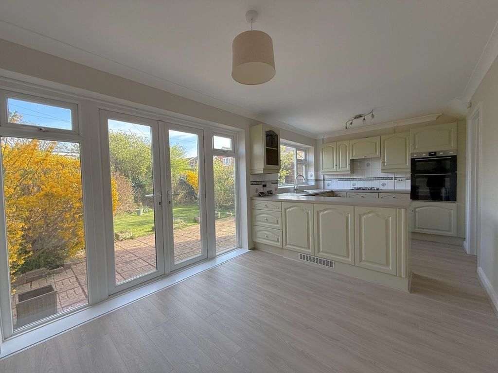Property photo 2 of 13 4028105