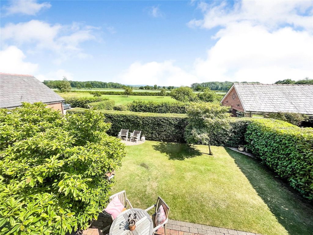 Property photo 2 of 32 Picture No. 05