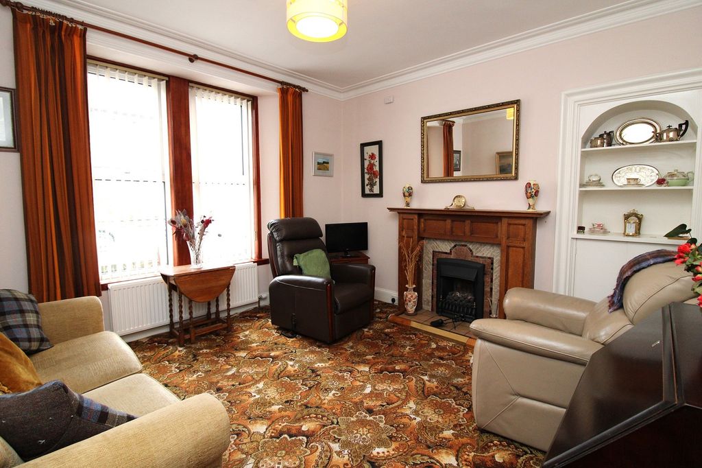 Property photo 2 of 11 Lounge