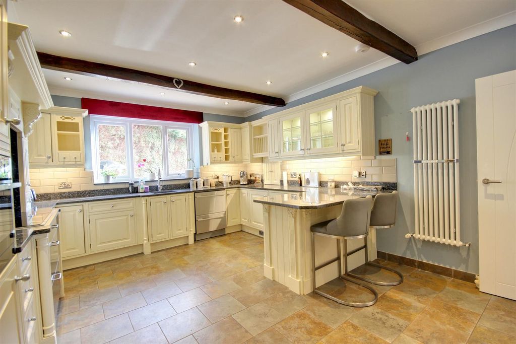 Property photo 3 of 56 Img_2089-Img_2091_Lzn.Jpg