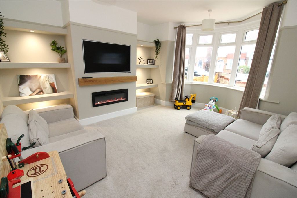 Property photo 3 of 16 Picture No. 13