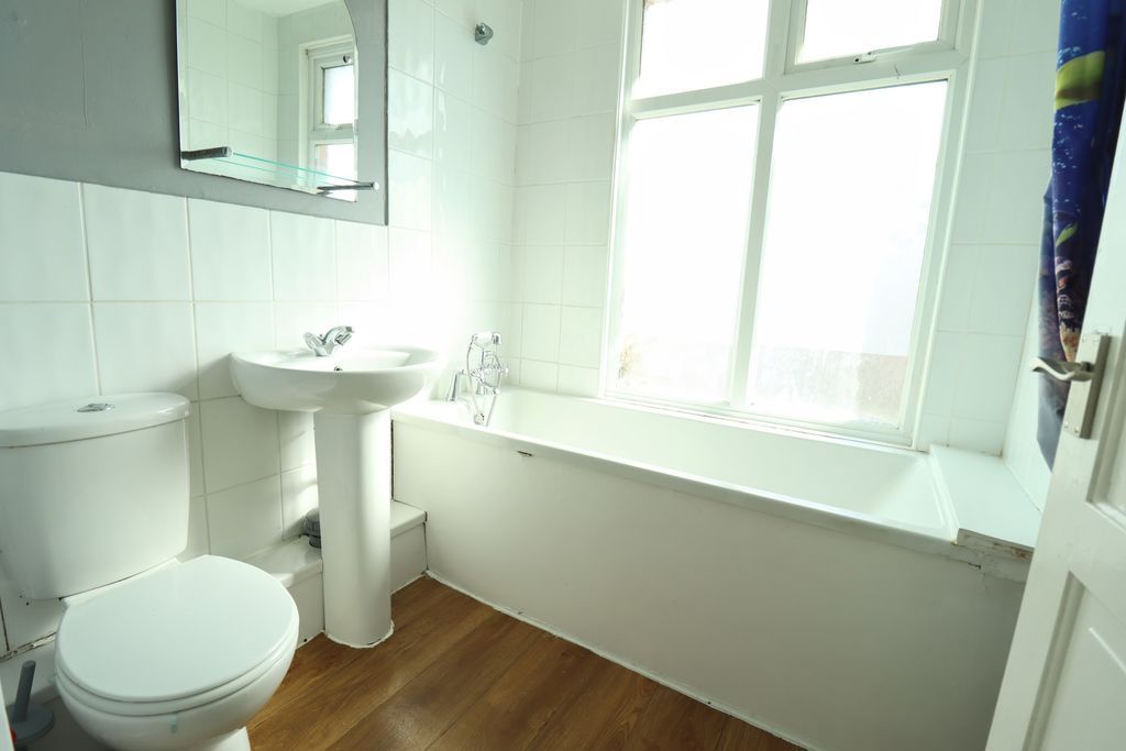 Property photo 3 of 14 Family Bathroom