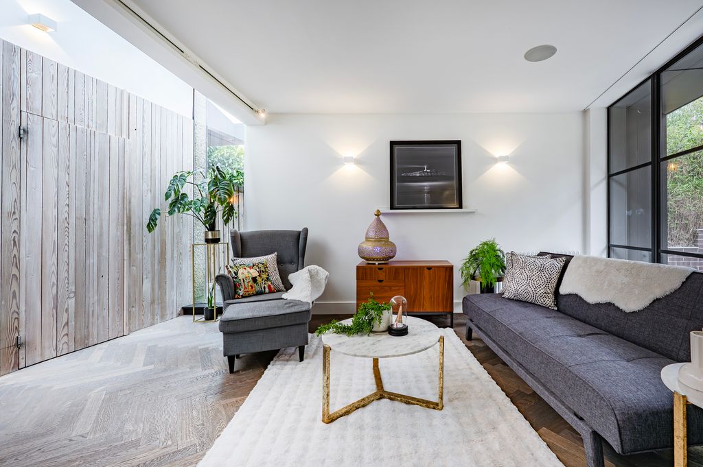 Property photo 3 of 77