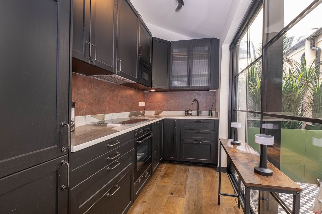 Property photo 2 of 11 Kitchen